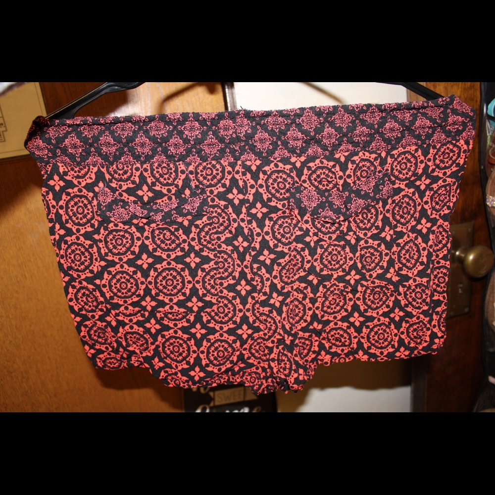 Patterned shorts - Rue 21 - Picture 3 of 3
